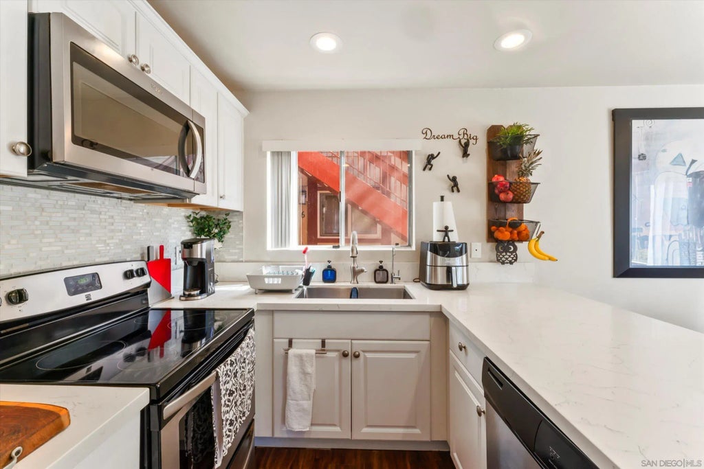 5483 Adobe Falls Rd. 7, DEL CERRO