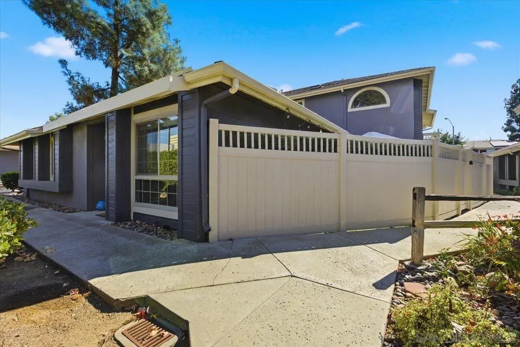 8825 Tamberly Way A, Santee