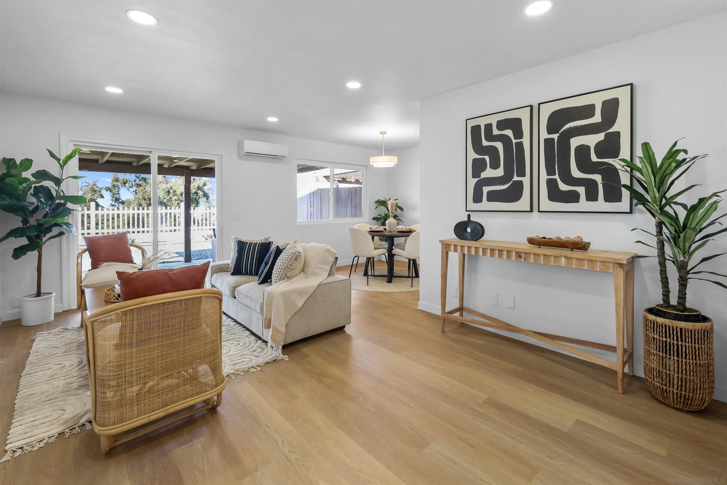 Photo of Listing #250043526