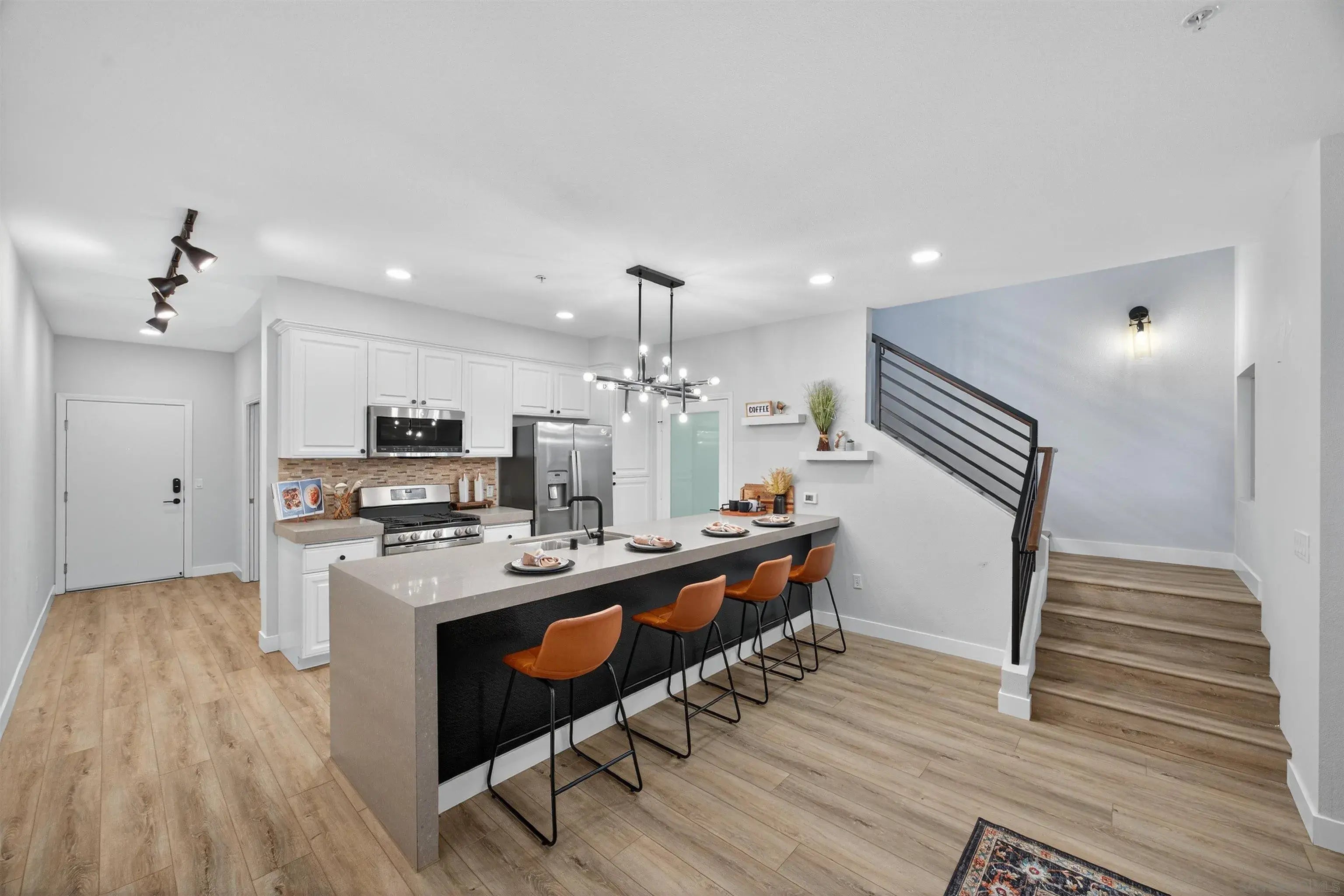 Photo of Listing #250043584