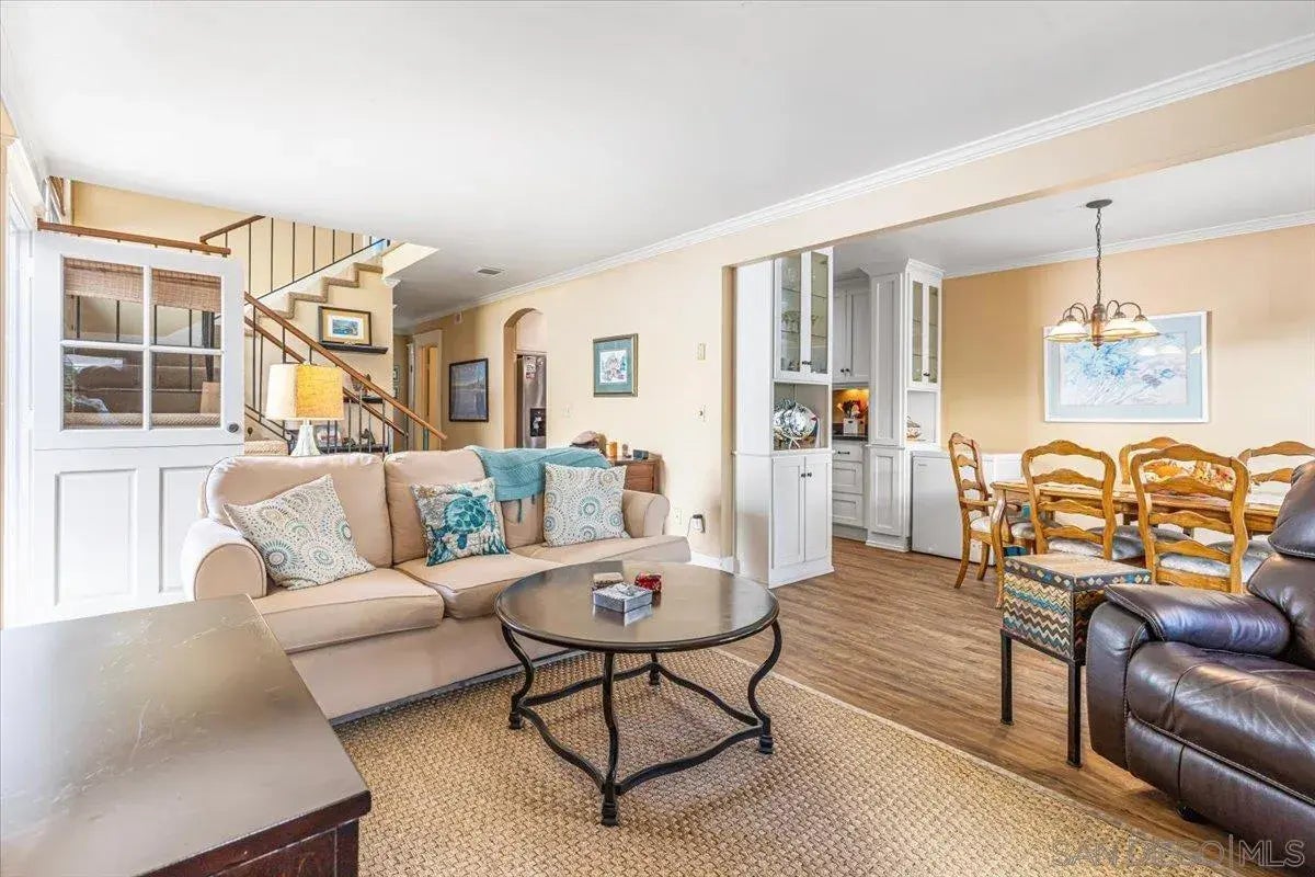 Photo of Listing #250043621