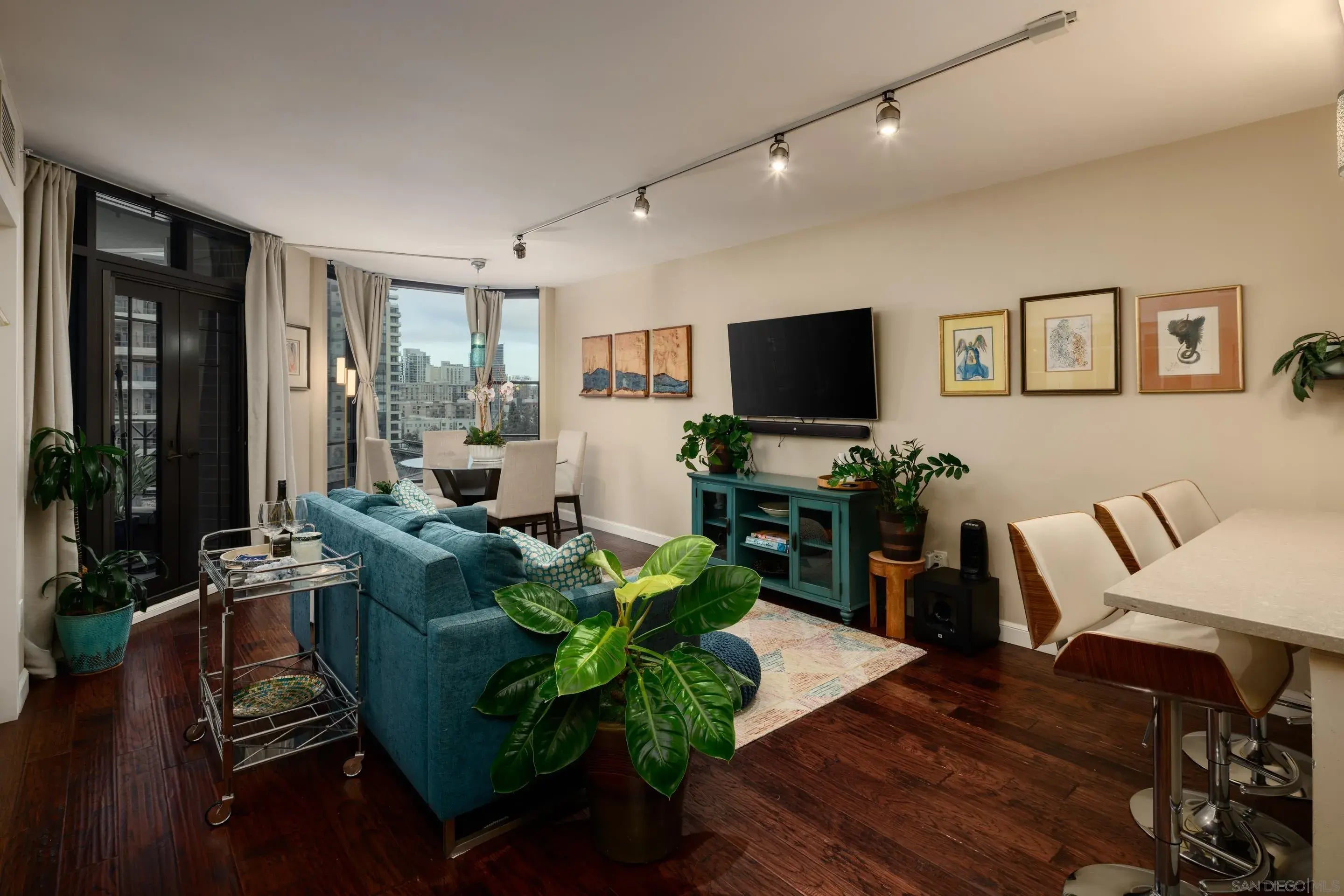 Photo of Listing #250043697