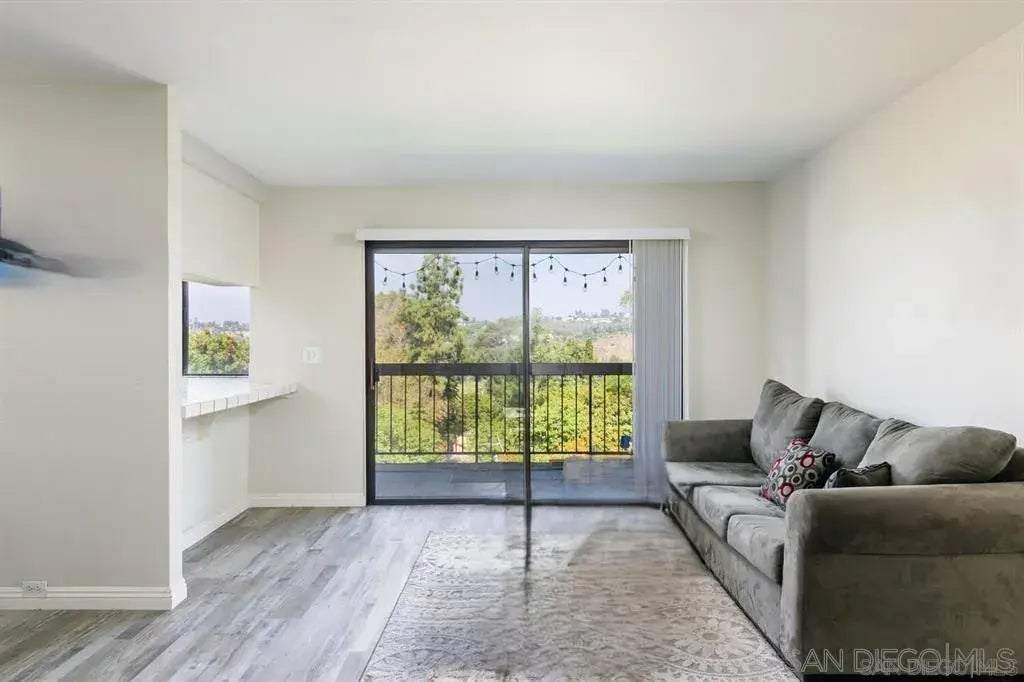 5125 Fontaine 205, DEL CERRO