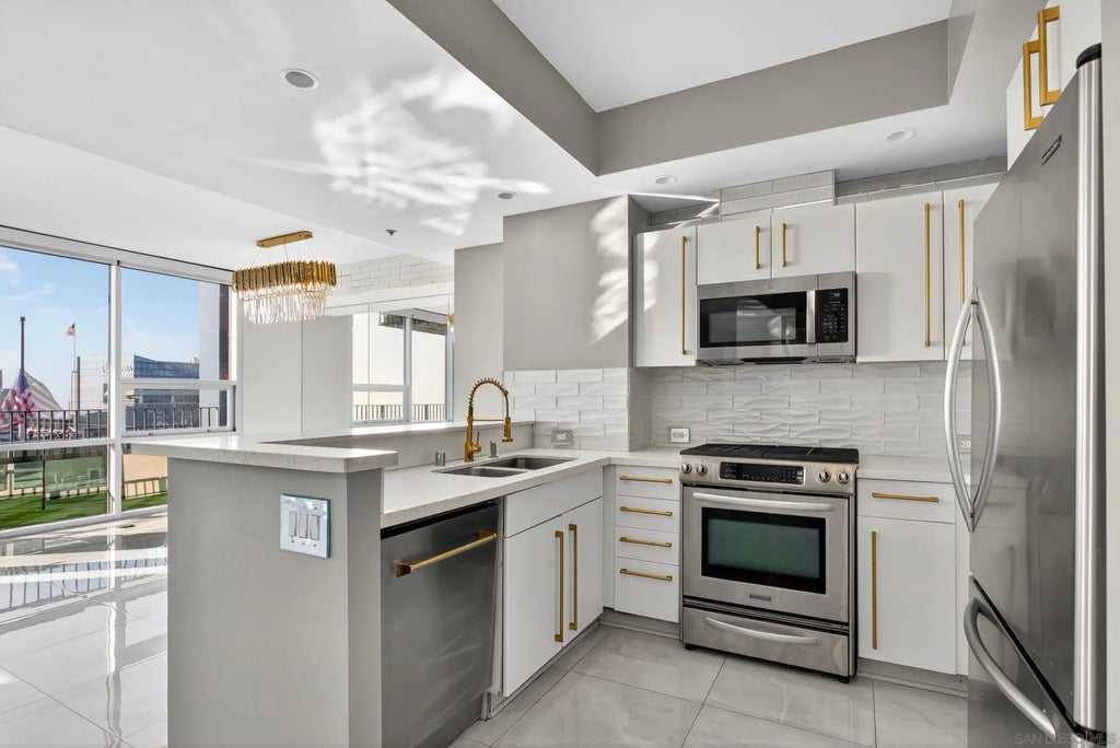 321 10th Ave 2204, East Village (400)