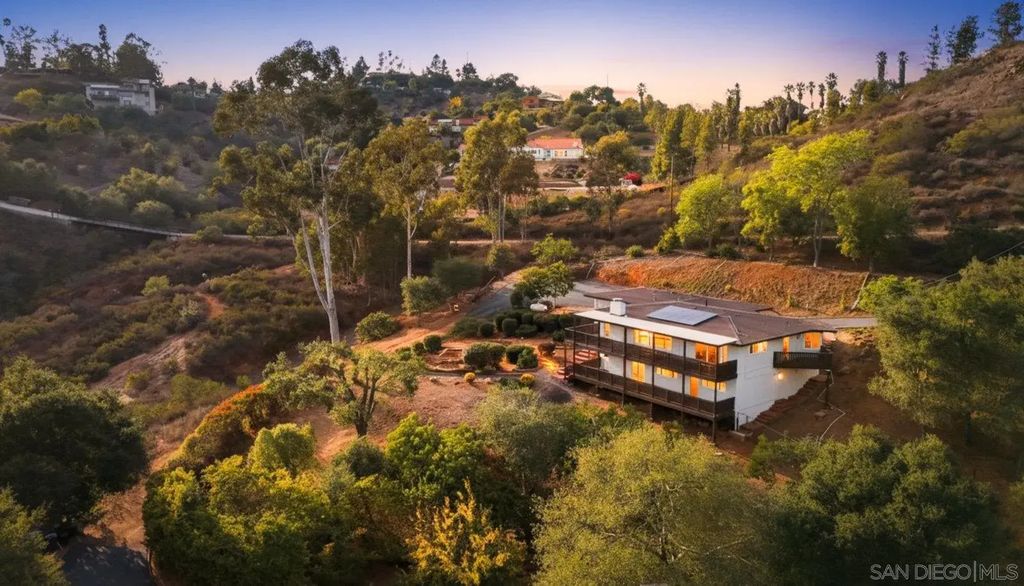 863 Via Rancho Pkwy, Escondido