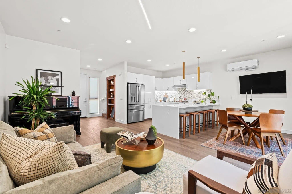 8268 High St, La Mesa