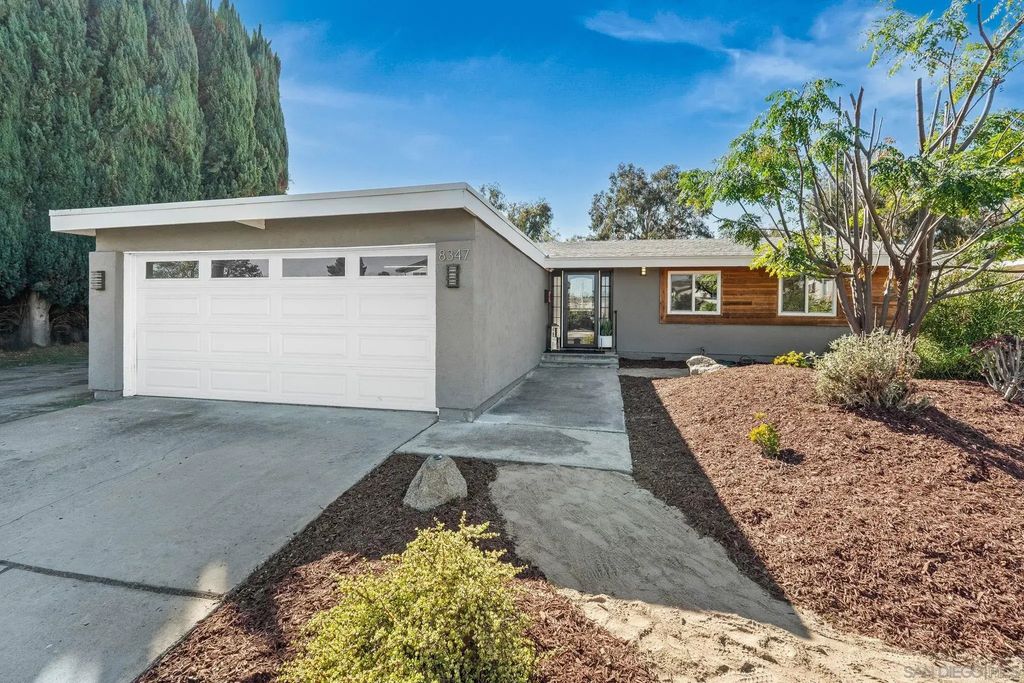 8347 Carlton Oaks Dr., Santee