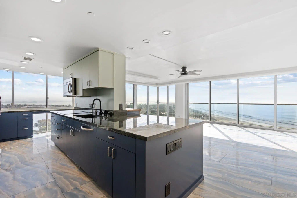 1820 Avenida Del Mundo 1504, Coronado