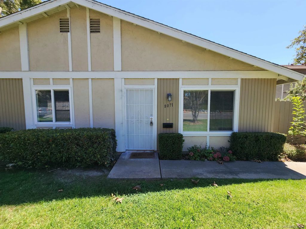8071 Camino Kiosco, UNIVERSITY CITY