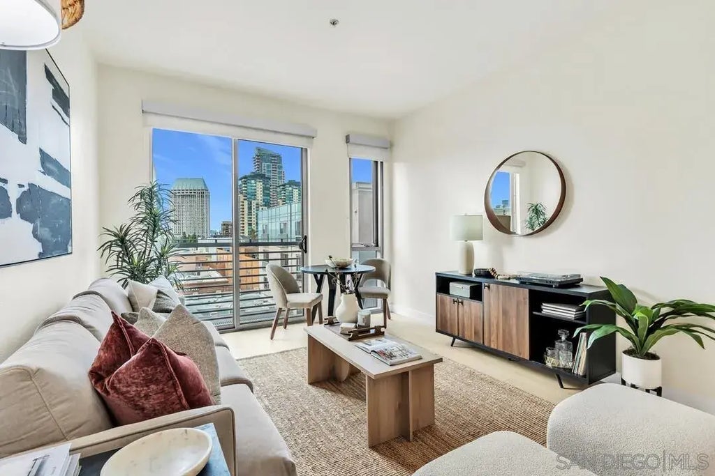 445 Island 714, DOWNTOWN