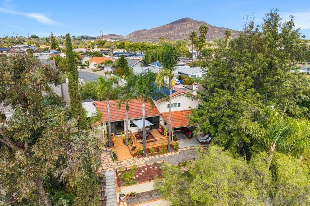7593 El Paso St, La Mesa
