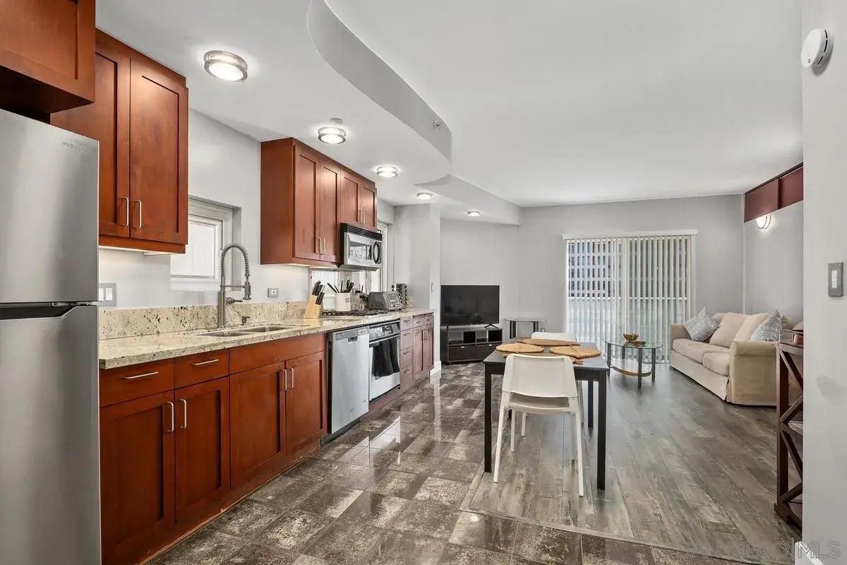 Photo of Listing #250044516