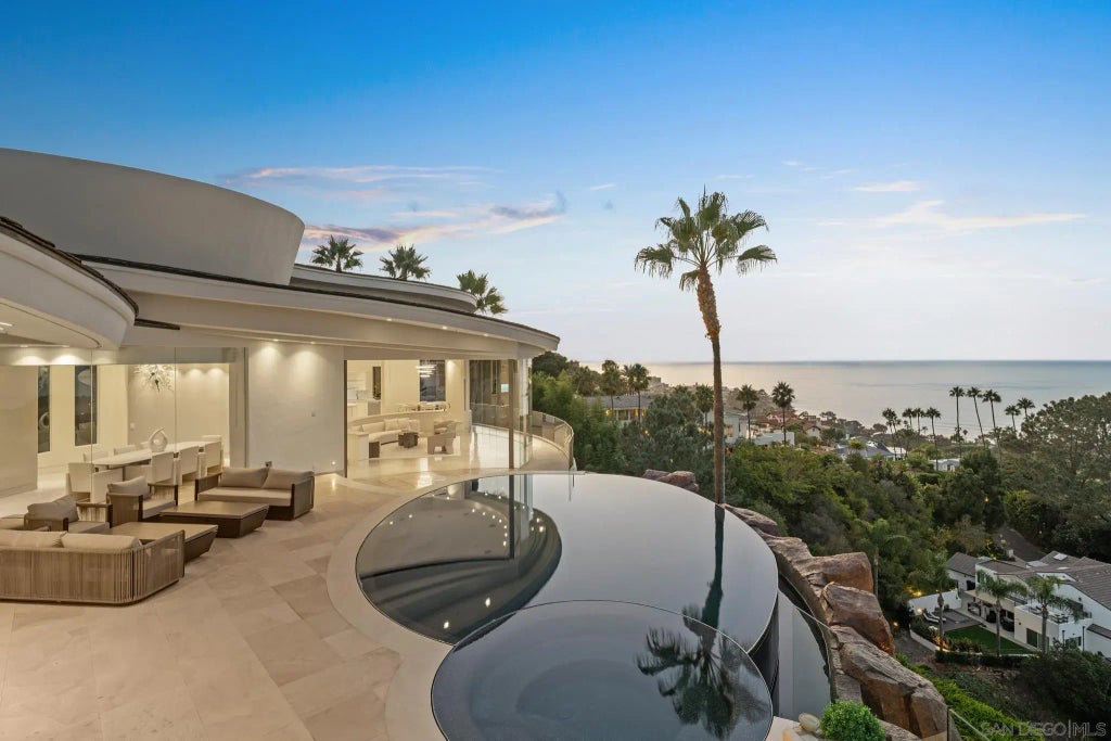 7455 Hillside Dr, La Jolla