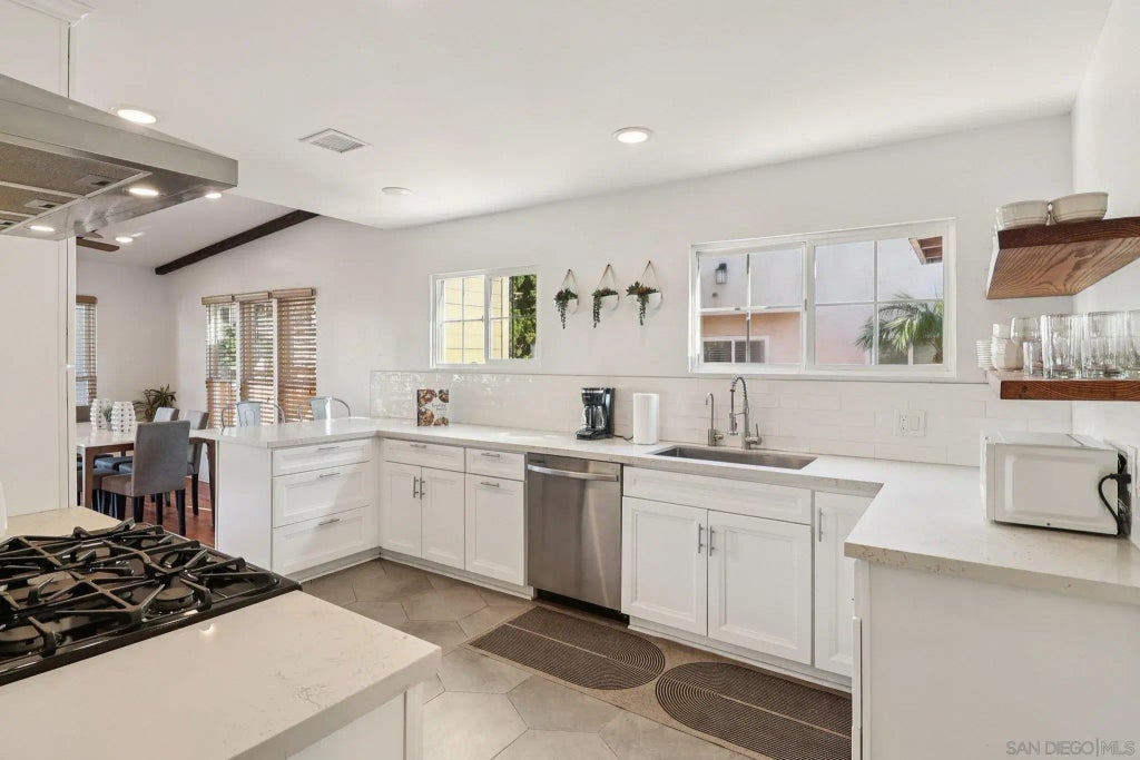 4851 Narragansett Ave, OCEAN BEACH