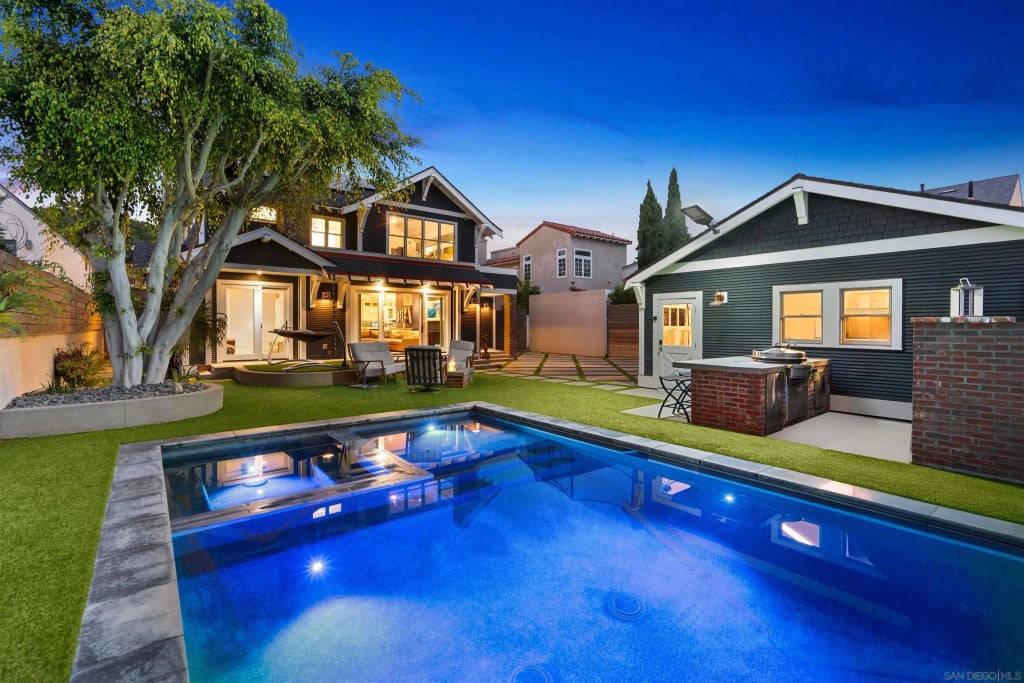 1027 G Ave, Coronado