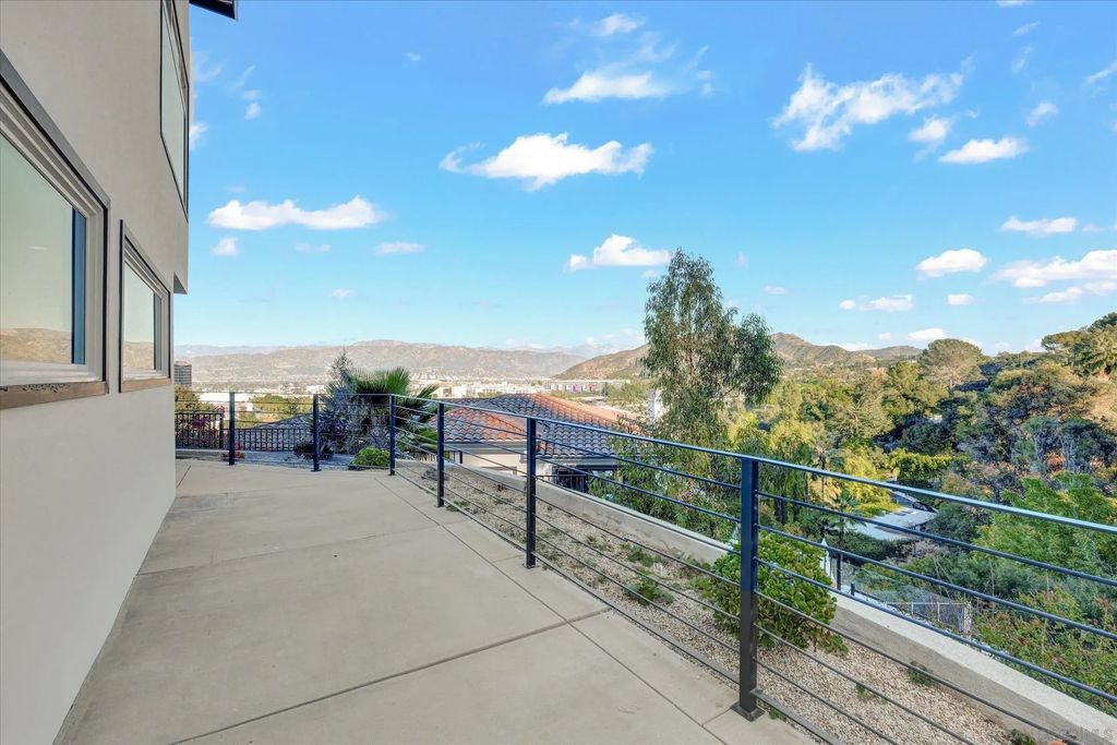 3546 Multiview Drive, Los Angeles