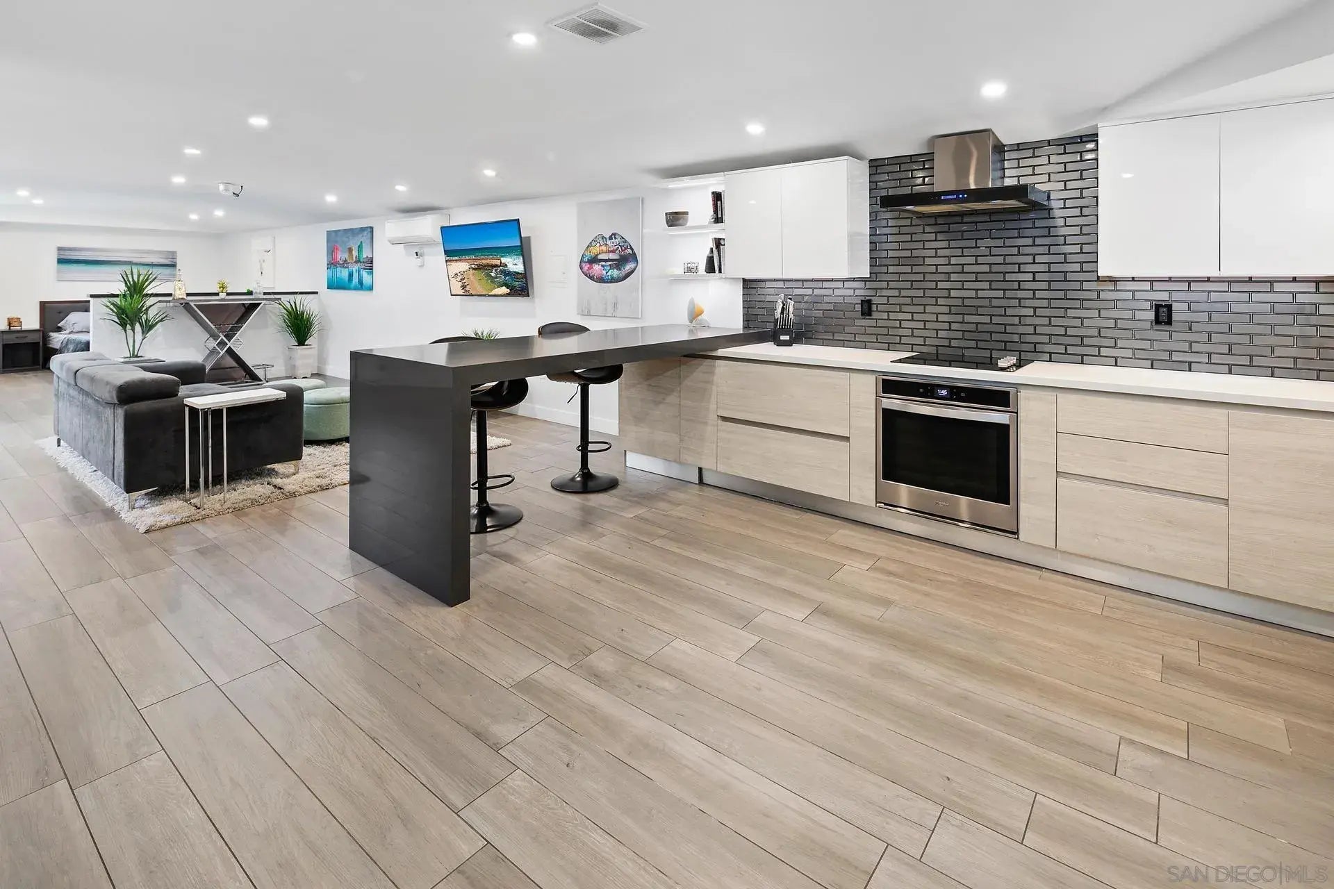 Photo of Listing #250044993