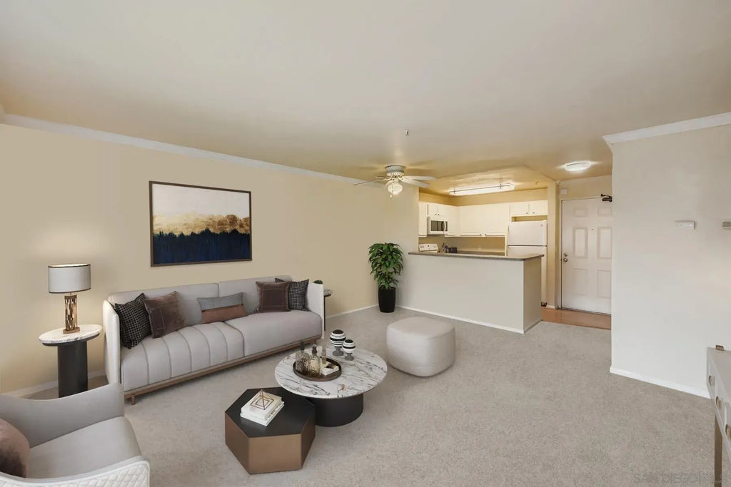 8889 Caminito Plaza Centro 7327, UNIVERSITY CITY