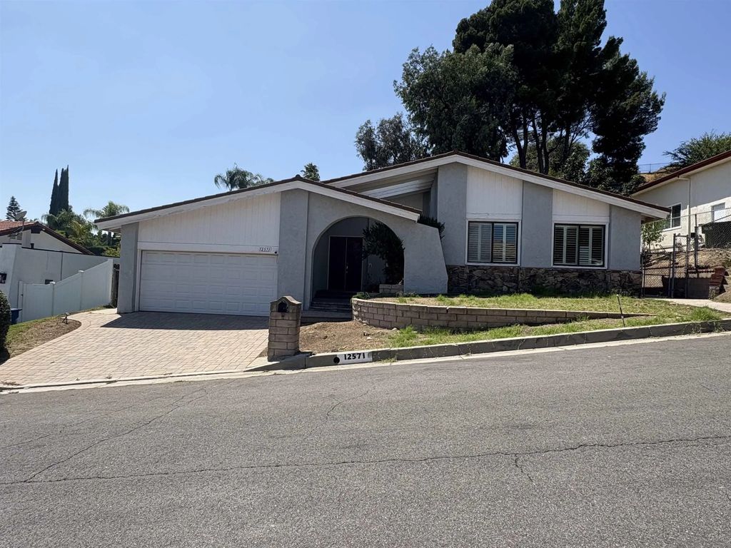 12571 Henzie Place, Granada Hills