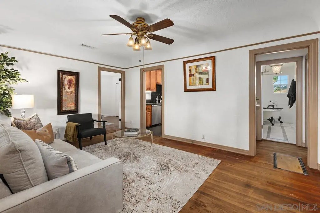 2707 Sweetwater Rd, Spring Valley