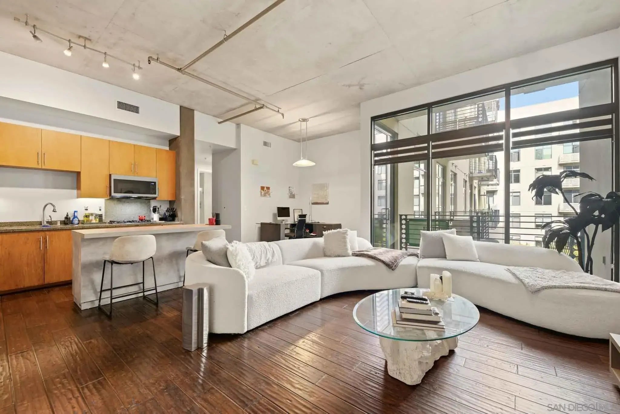 Photo of Listing #250045229