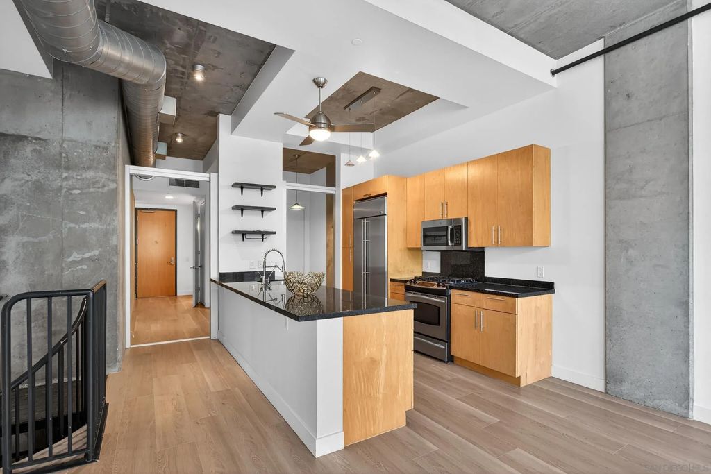 1025 Island 202, DOWNTOWN