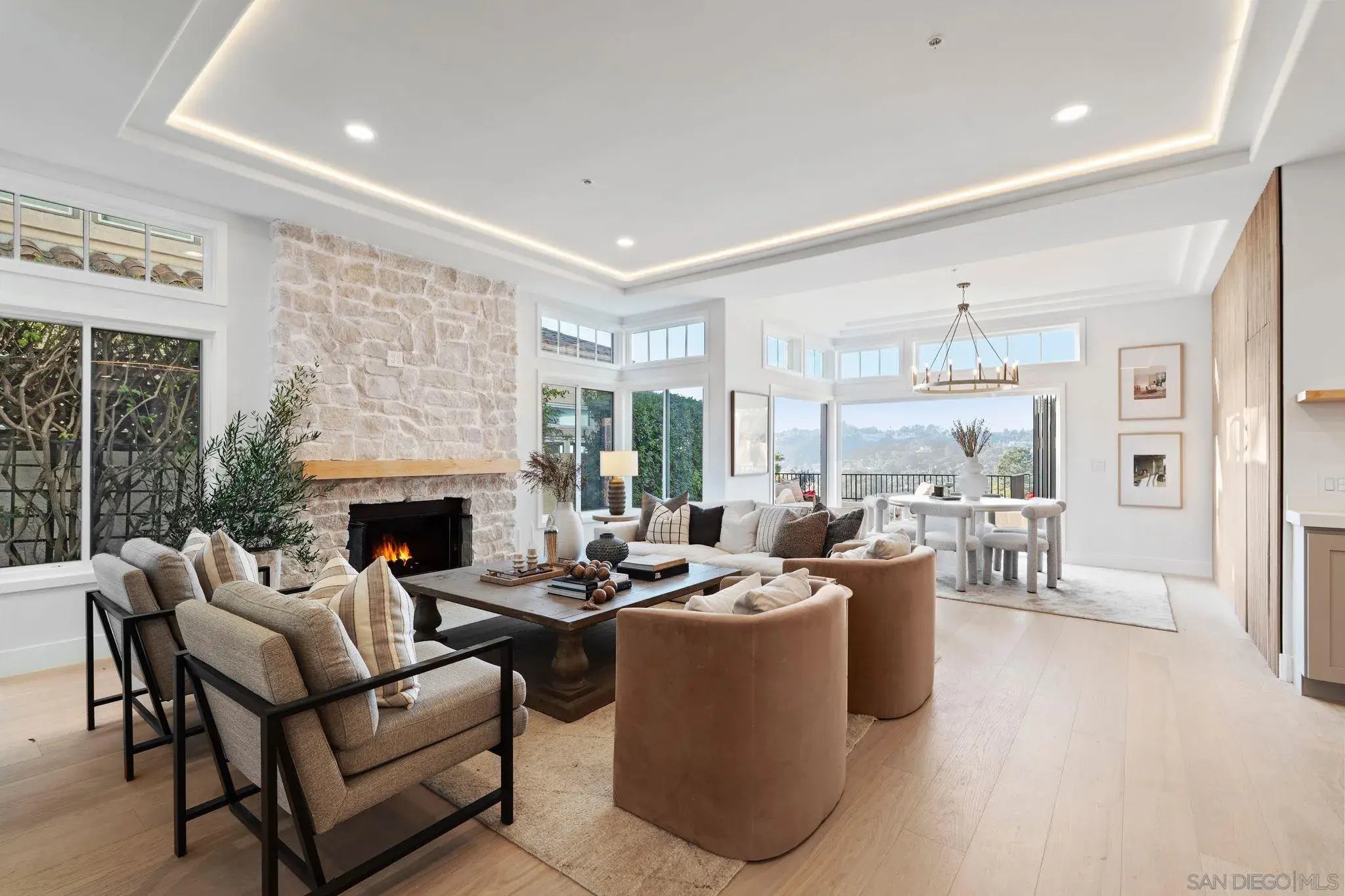 Photo of Listing #250045344