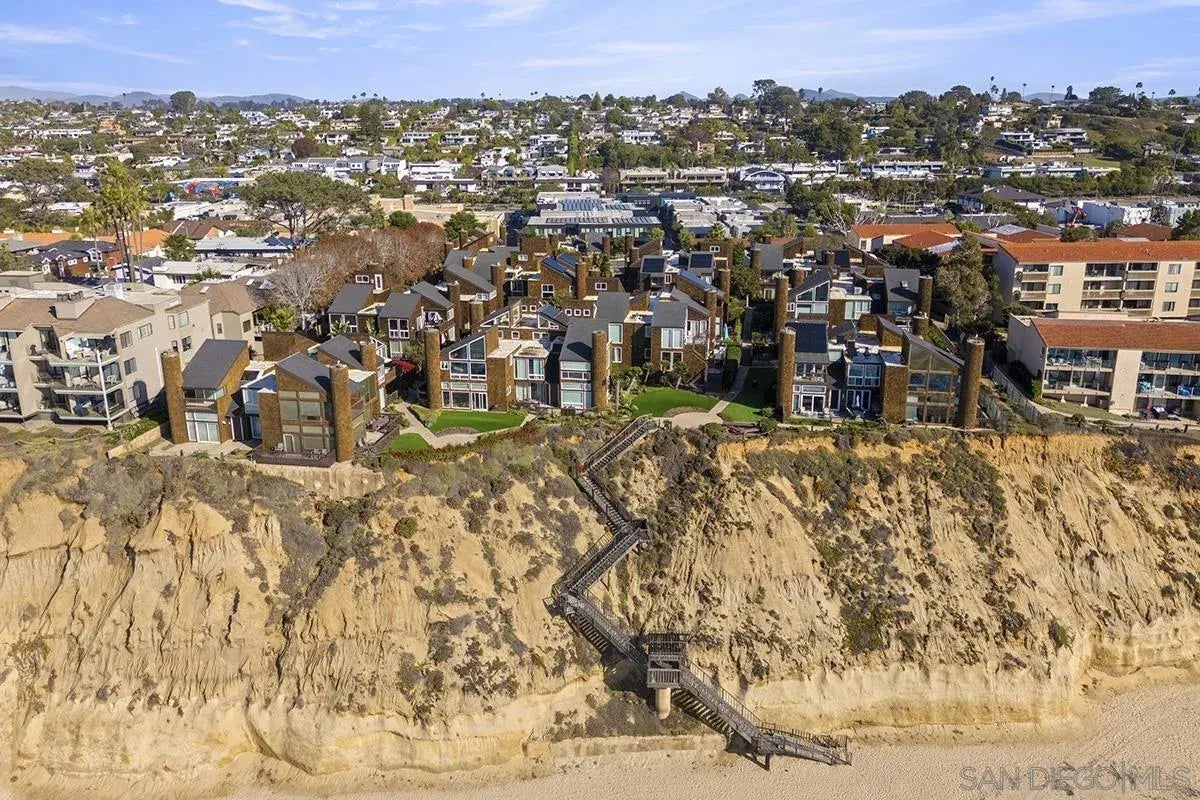 Photo of Listing #250045375