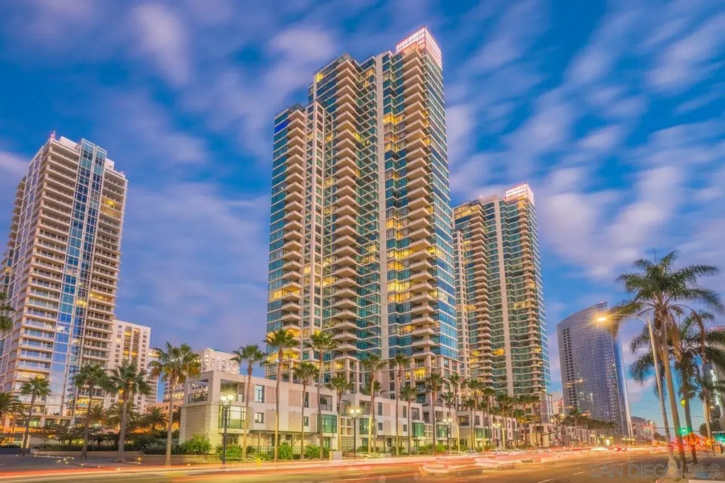 1205 Pacific Hwy 3302, DOWNTOWN