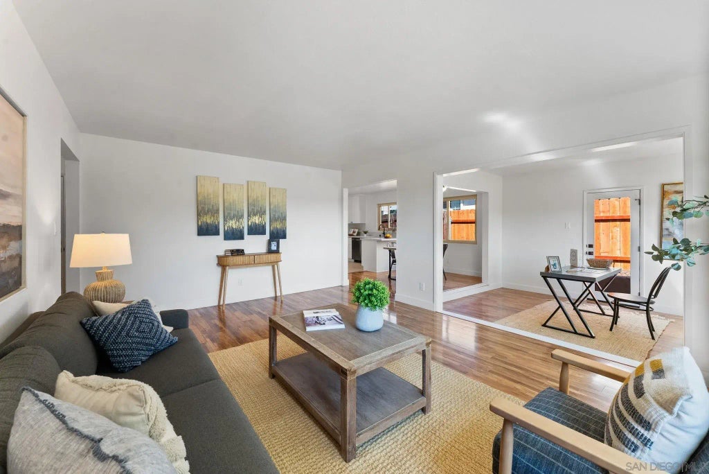 725 Peggy Dr, ENCANTO