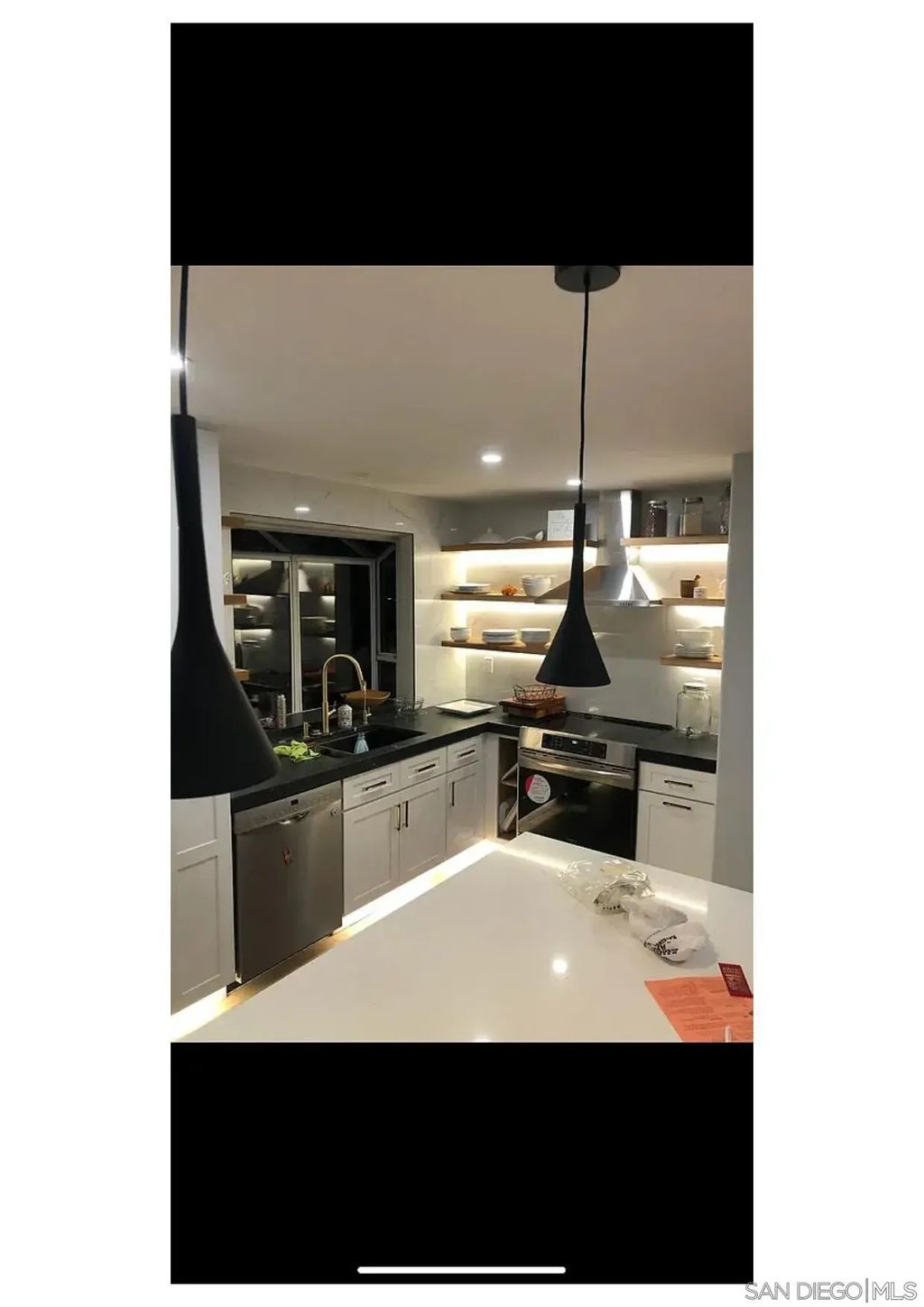 811 Mosaic Cir, Oceanside
