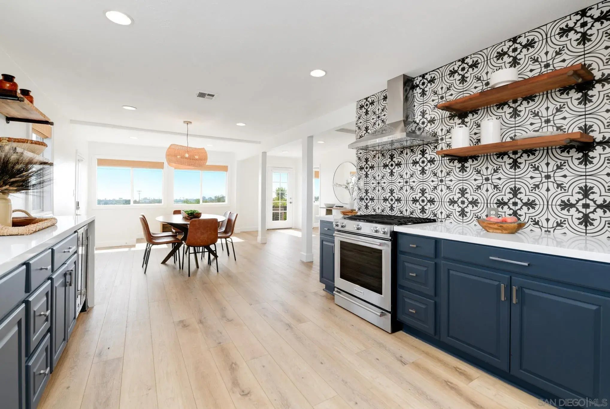 Photo of Listing #250045813