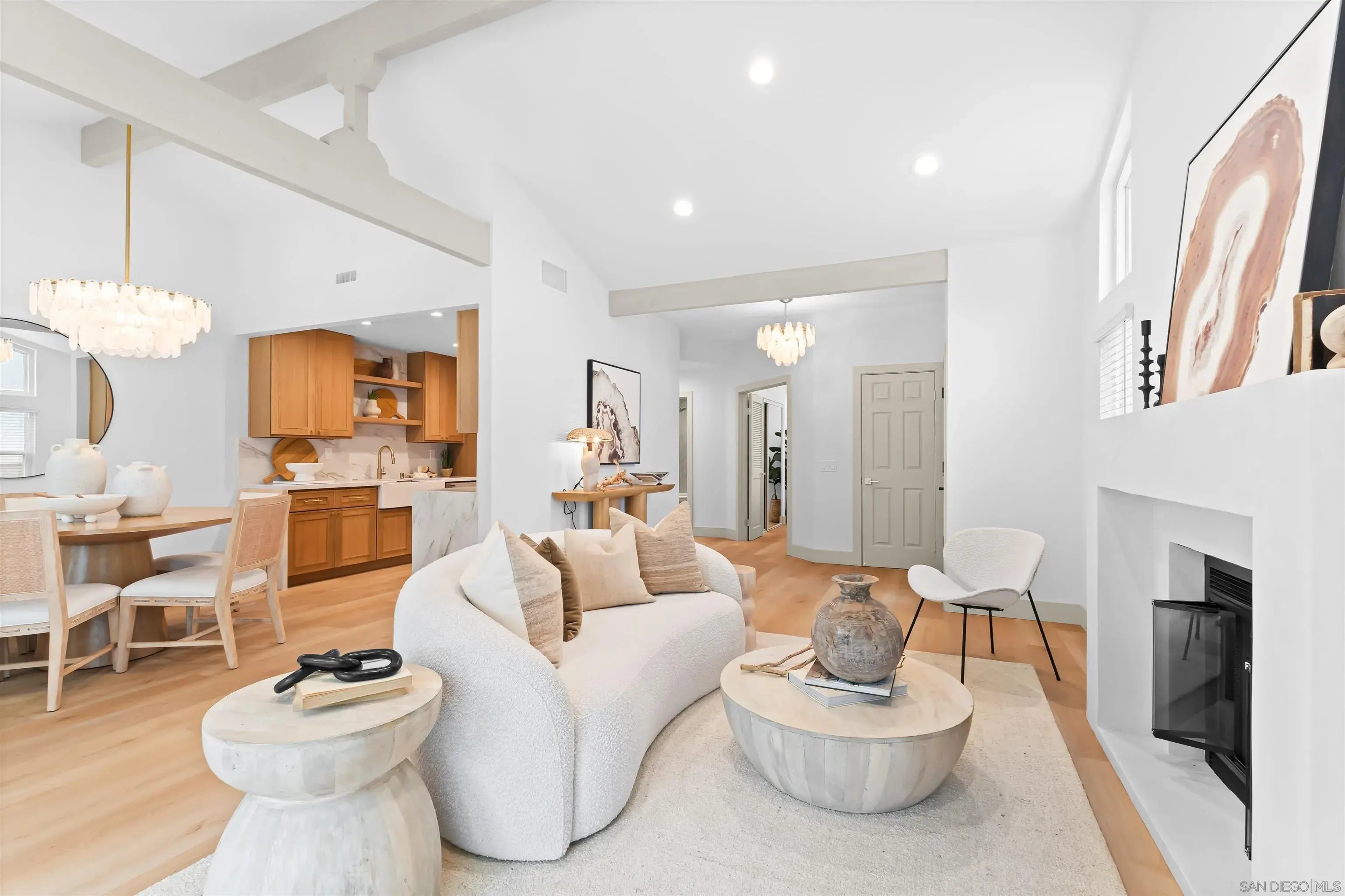 Photo of Listing #250045815