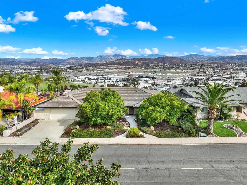 1479 Hacienda Dr., El Cajon