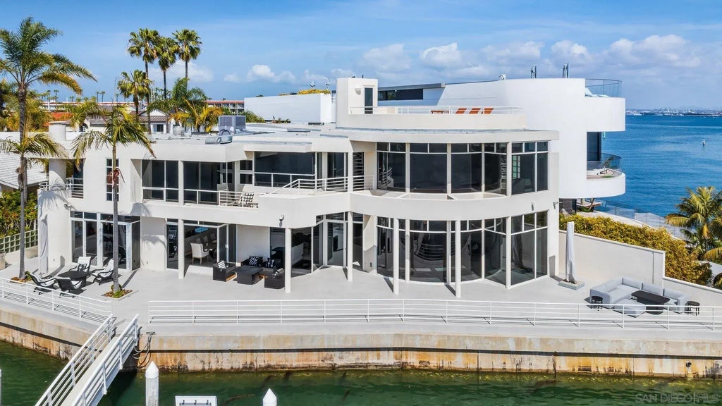 1 The Point, Coronado