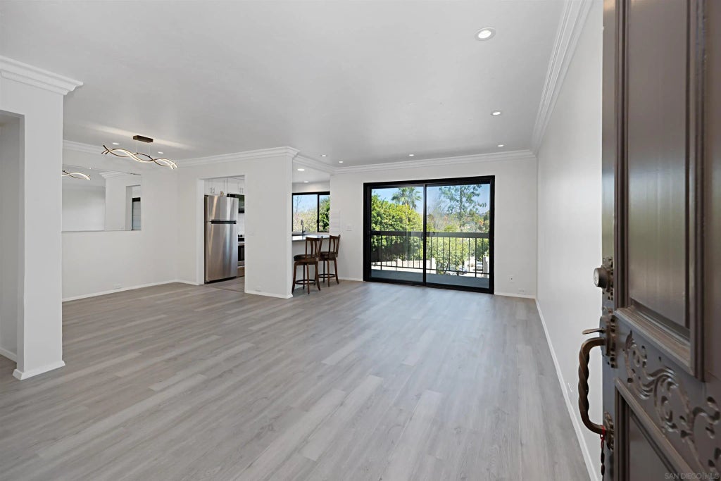 5125 Fontaine Street 105, Del Cerro