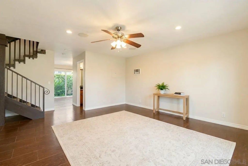 615 Fredricks Ave 122, Oceanside