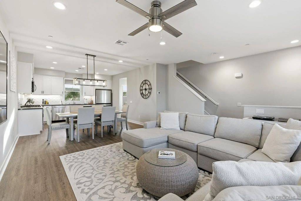 4382 Pacifica Way 4, Oceanside