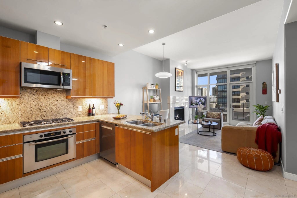 550 Front St 302, DOWNTOWN