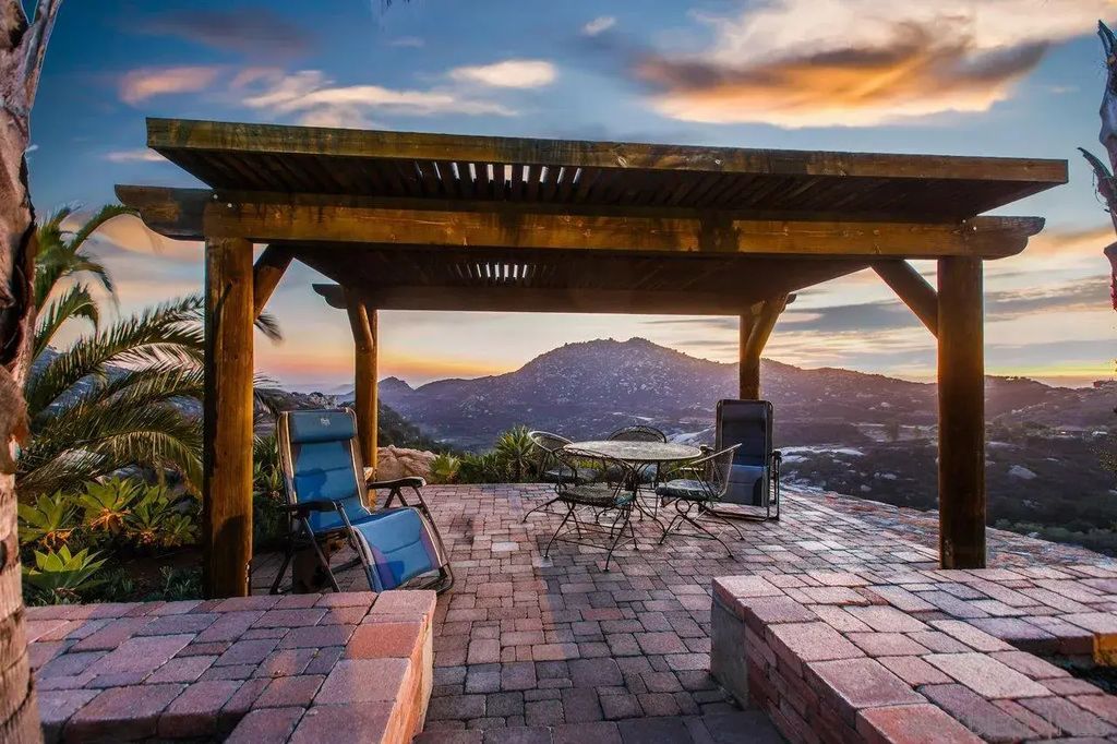 15715 Green Valley Truck Trail, Ramona