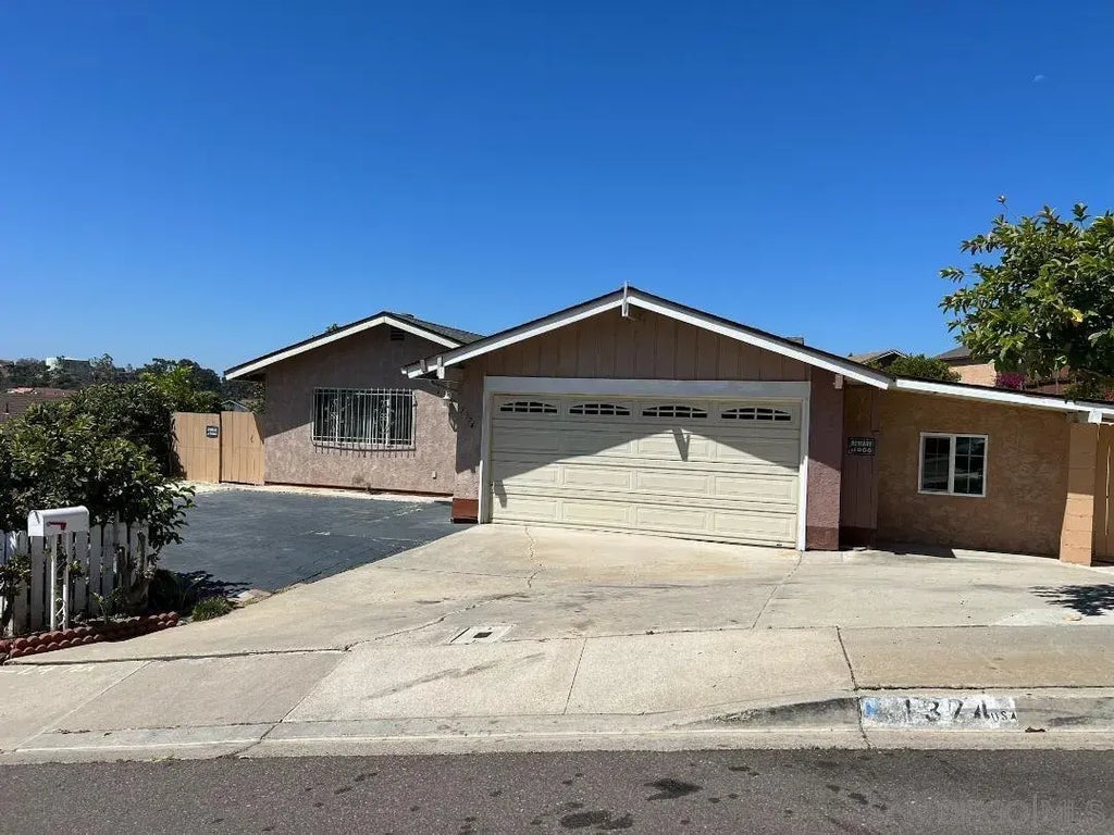 1374 Leaf Terrace, ENCANTO