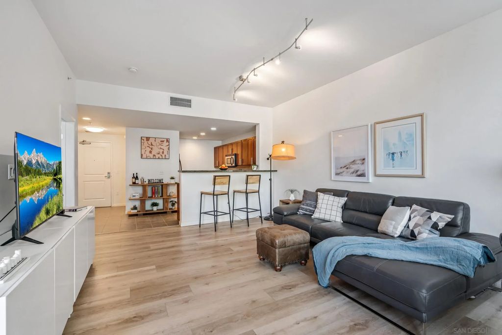 253 10th Ave 329, Downtown (DT)