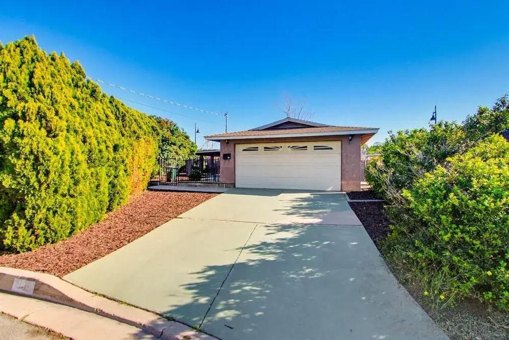 1015 Cedar Brook, Escondido