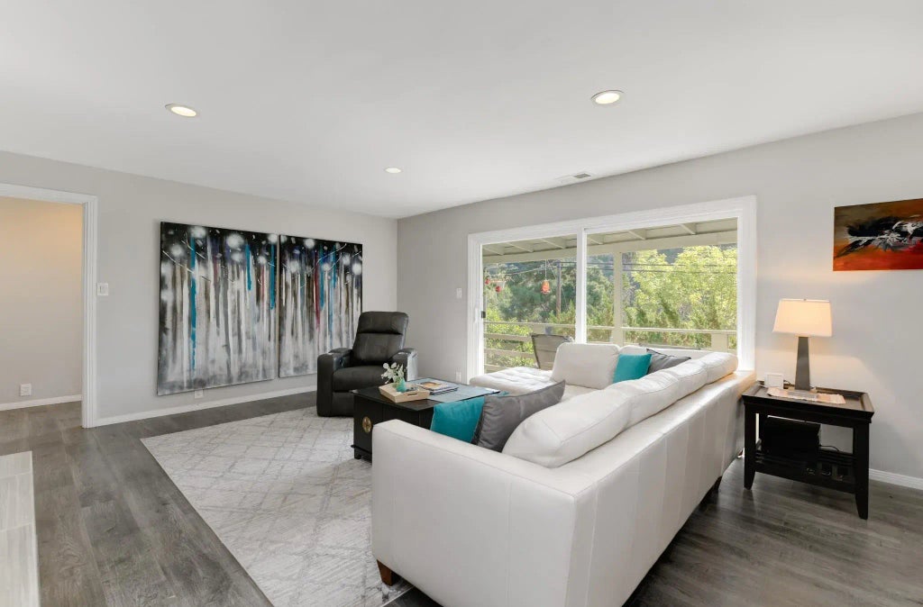 6150 Radio Dr, ENCANTO