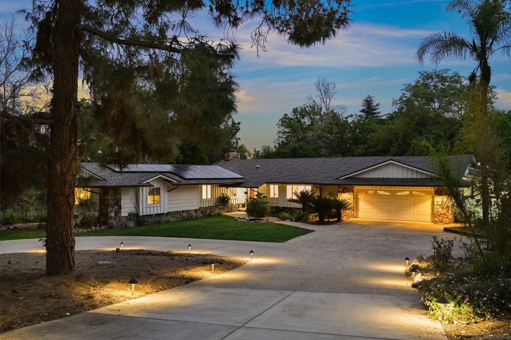 8615 Mariposa St, La Mesa