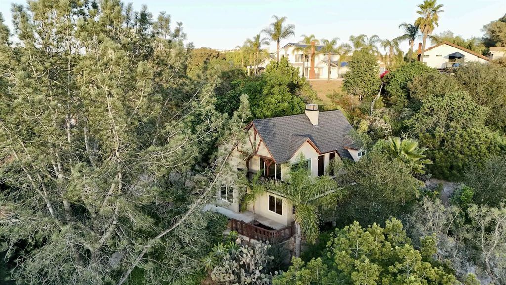 1226 Country Club, Escondido