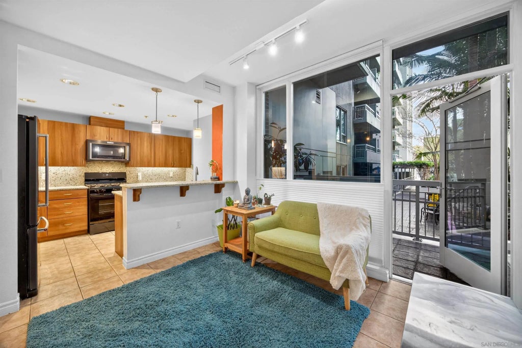 300 W Beech St 10, Downtown Area (DOWN)