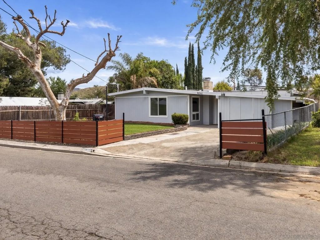9241 Bloomdale St, Santee