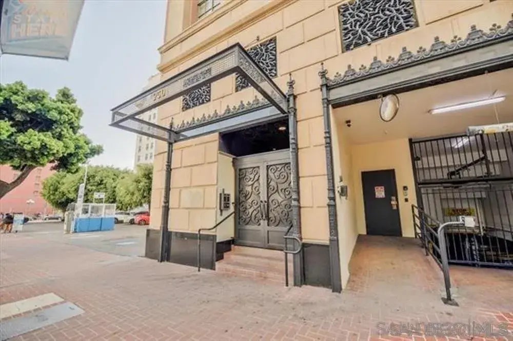 950 6th Ave 211, Downtown (DT)