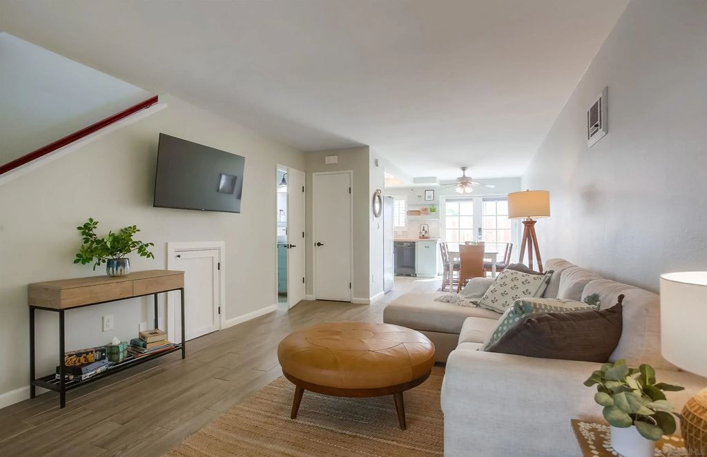 3466 Thunder Dr, Oceanside